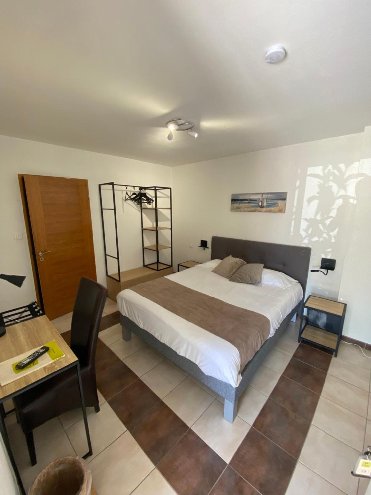 Logis Hotel L'Oliveraie Коняк Екстериор снимка