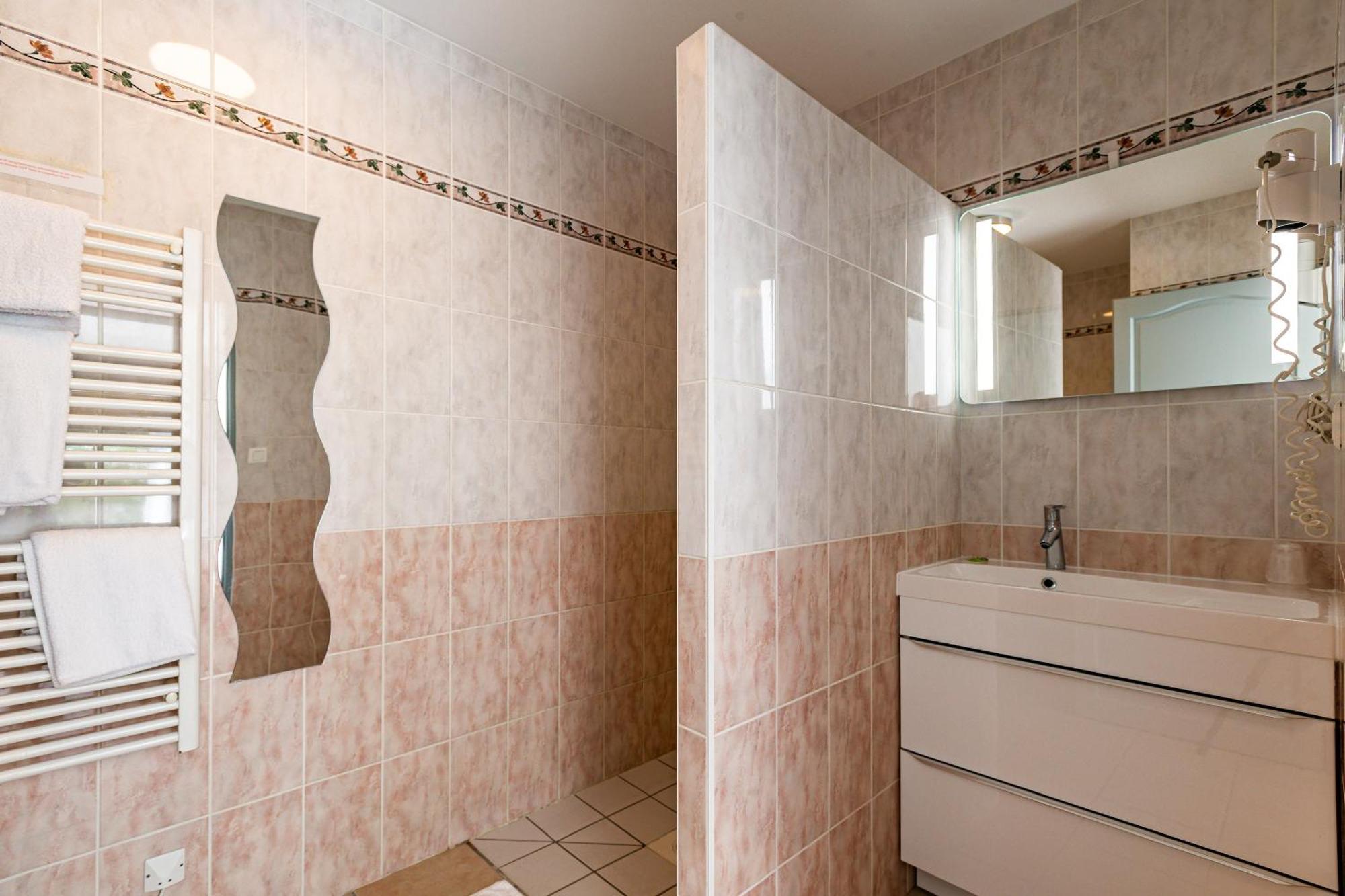 Logis Hotel L'Oliveraie Коняк Екстериор снимка