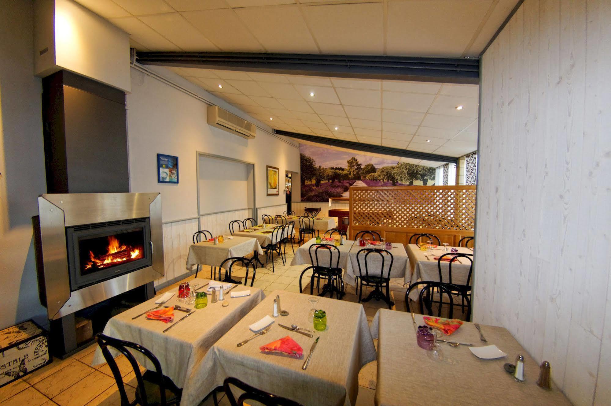 Logis Hotel L'Oliveraie Коняк Екстериор снимка
